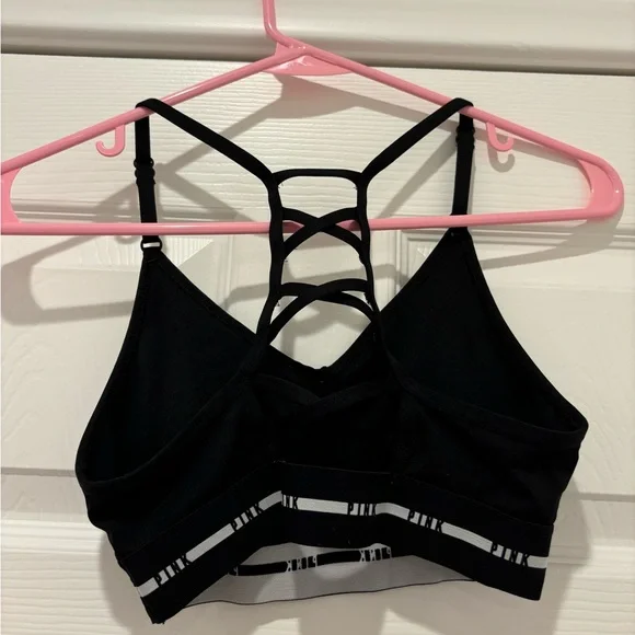 Black cross back sports bra, with adjustable straps! - Picture 2 of 2